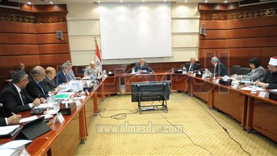 محلب: 58 شركة مدنية تعمل في قناة السويس الجديدة