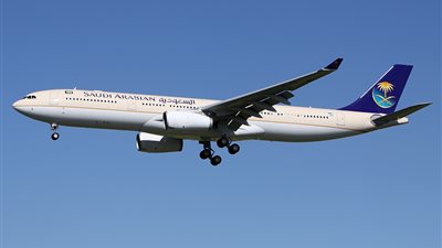 الخطوط الجوية السعودية توقف رحلاتها إلى اليمن