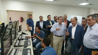 وزير البترول يتفقد مشروعات البتروكيماويات في الإسكندرية