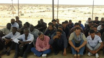 السلطات الليبية: ضبط 80 مصريا تسللوا إلى ليبيا عبر الحدود