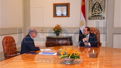 السيسي يكلف شريف إسماعيل برئاسة وفد مصر بالقمة العربية بنواكشوط