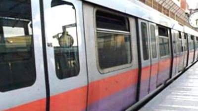 مجهولون يلقون 