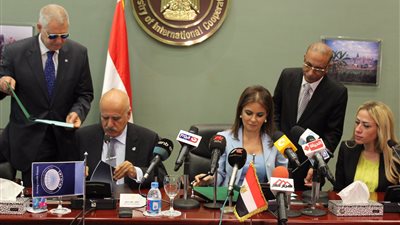 سحر نصر توقع تمويل المشروعات الصغيرة والمتوسطة بـ 40 مليون دولار