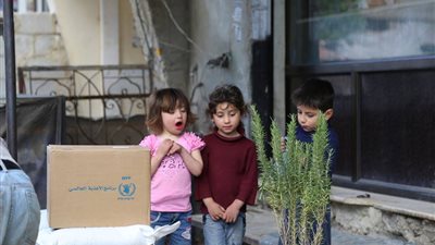 قافلة للأمم المتحدة ترسل الغذاء ومواد الإغاثة للنازحين في غرب ليبيا