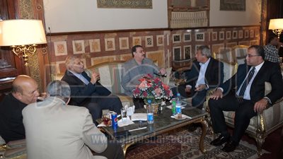 جولة رئيس الوزراء بمحطة مصر قبل المغادرة الى الاسكندرية