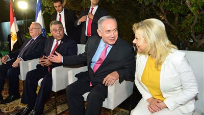 صور: الرئيس الإسرائيلي ونتنياهو يحضران حفل السفارة المصرية بثورة يوليو