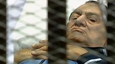 بدء جلسة النطق بالحكم على مبارك ونجليه ووزير داخليته في محاكمة القرن