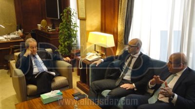 عبد النور يلتقى أعضاء جمعية خريجي الجامعات العالمية المصريين 