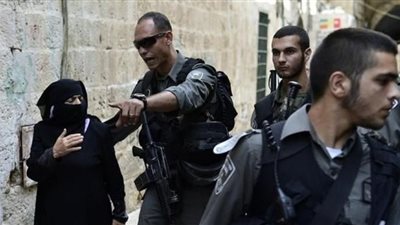 في حماية قوات الاحتلال.. مستوطنون يقتحمون قرية فلسطينية بنابلس 