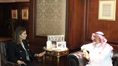 سحر نصر تبحث مع 