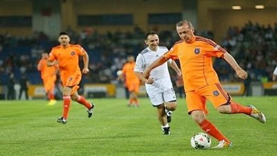 أردوغان يدعو بوتين لحضور مباراة كرة قدم في تركيا