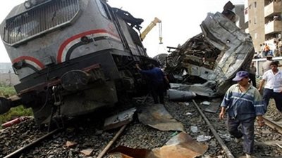 مصرع 3 أشخاص وإصابة 6 آخرين جراء تصادم قطار وسيارة بمزلقان فاقوس 