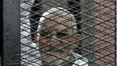 وصول بديع و18 قيادي إخواني لأكاديمية الشرطة لحضور جلسة محاكمتهم فى قضية التخابر