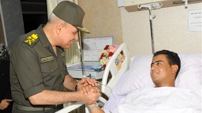 صور - وزير الدفاع: مستمرون فى إجتثاث جذور الإرهاب والتطرف من سيناء