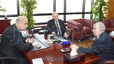 شريف إسماعيل يلتقي وزيري العدل ومجلس النواب