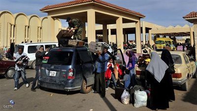 395 مصريًّا يعودون من ليبيا عبر منفذ السلوم