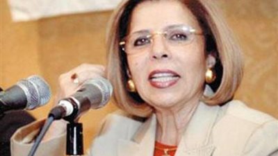 مشيرة خطاب أمام 