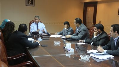 بالصور: وزير الشباب يكلف معاونيه بمتابعة أعمال تطوير المنشآت الشبابية والرياضية
