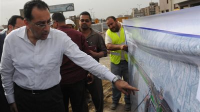 وزير الإسكان :مشروع المليون تنقذه 450 شركة مقاولات