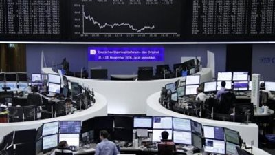 الأسهم الأوروبية تتراجع وأوني كريديت يهبط بالبنوك بعد اختبارات