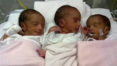 سيدة تضع 3 توائم وتطلق عليهم السيسي ومحلب وعادل بأسيوط