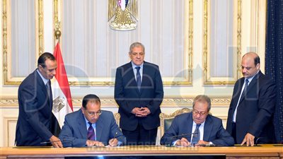 بالصور:  بروتوكول تعاون بين الصناعة والاسكان حول الاراضى الصناعية‎