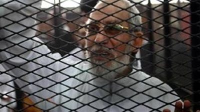 اليوم.. استئناف محاكمة “بديع” وقيادات إخوانية في “غرفة عمليات رابعة”