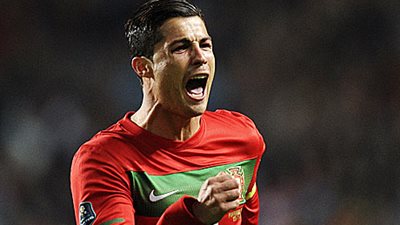 رونالدو يهدي البرتغال أول ثلاث نقاط في تصفيات 