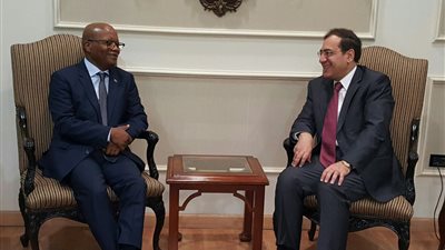 وزير البترول يستقبل سفير جنوب أفريقيا بمصر