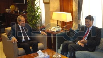 وزير التجارة يوجه بتدشين خط طيران بين مصر وكازاخستان لدعم السياحة بين البلدين