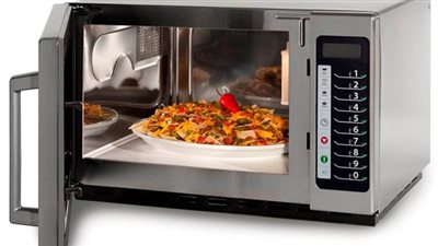 خبراء: استخدام الميكروويف في تسخين أو طهي الطعام يضر الصحة