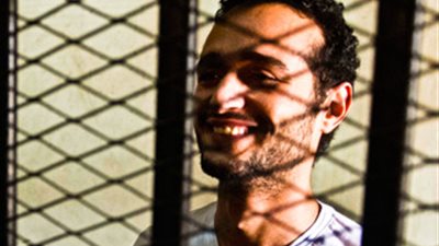 بدء عرض أحراز قضية “أحداث الوزراء” المتهم فيها أحمد دومة و268 آخرين