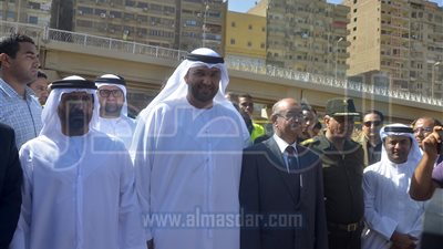 وزير الدولة الإماراتي يتفقد إنشاءات جسر مزلقان 