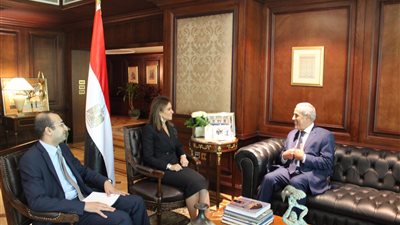 سحر نصر تبحث مع سفير الجزائر إزالة عقبات الشركات المصرية