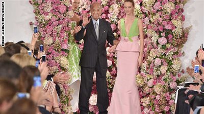 وفاة مصمم الأزياء العالمي 