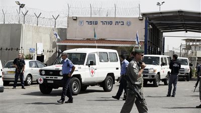 إسرائيل تفرج عن أقدم أسير مصري في سجونها