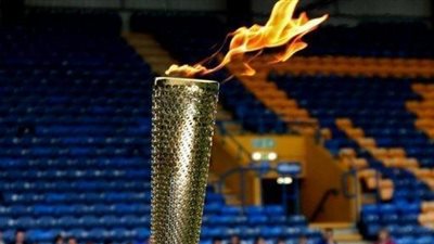 الشعلة الأولمبية تصل لمحطتها الأخيرة قبيل بدء حفل افتتاح الأوليمبياد 