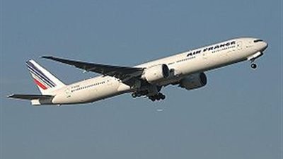 نجاة 275 حاجًا مغربيًا إثر انفجار أحد إطارات طائرة تقلهم بـ