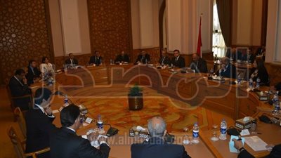 وزير الخارجية يجتمع بمساعديه ويوجه بنقل تفاصيل الحادث الارهابي لكل دول العالم