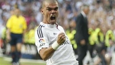 ريال مدريد يحول تأخره الى فوز بثلاثية على برشلونة في قمة اسبانيا