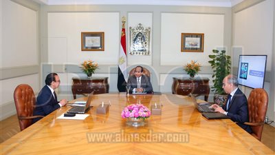 السيسى يجتمع بوزير الاتصالات لبحث رخص الجيل الرابع