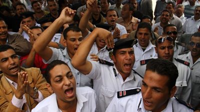 إحالة 7 أفراد شرطة للجنايات بتهمة غلق قسم المنيا الجديدة وإثارة الشغب