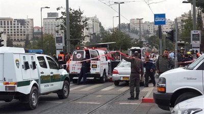 بالصور.. قتيلان وإصابات في عملية دهس إسرائيليين بالقدس المحتلّة