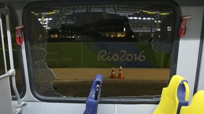 إطلاق نار على حافلة تقل صحفيين في 