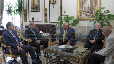  إسماعيل لأعضاء المجلس الاستشاري: نولي اهتماما كبيرا بمنظومة الصحة