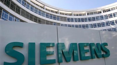 أولى المولدات البخارية العملاقة لاستعادة الحرارة تبدأ رحلتها إلى مصر