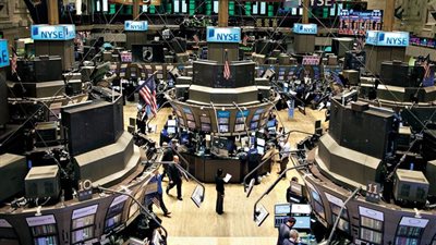 وول ستريت تفتح منخفضة بفعل بيانات ضعيفة
