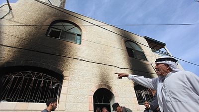 إسرائيليون يحرقون مسجد في الضفة الغربية