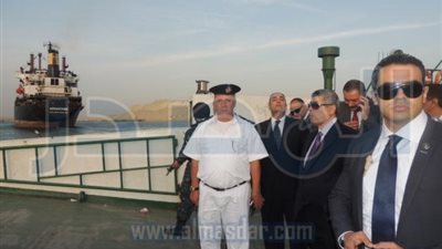 وزير الدخلية يتفقد الخدمات الأمنية على طريقى السويس والإسماعيلية