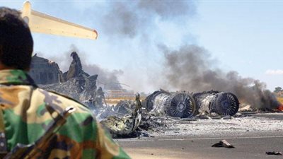 اشتباكات مسلحة في العاصمة الليبية وإغلاق المطار